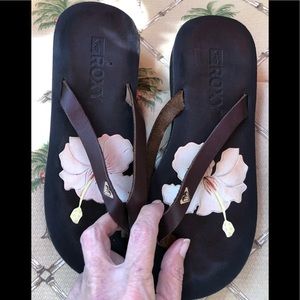 Roxy Leather Strap Flip Flops